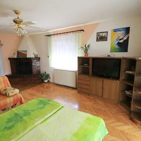 Πανσιόν Oriella Aparmtents 3*
