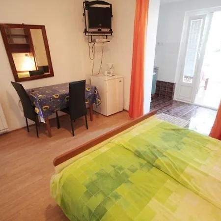 Πανσιόν Oriella Aparmtents 3*